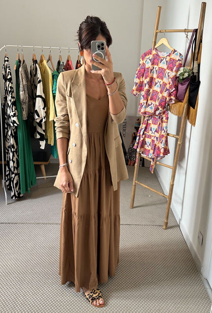 Blazer lin beige avec robe longue bronze